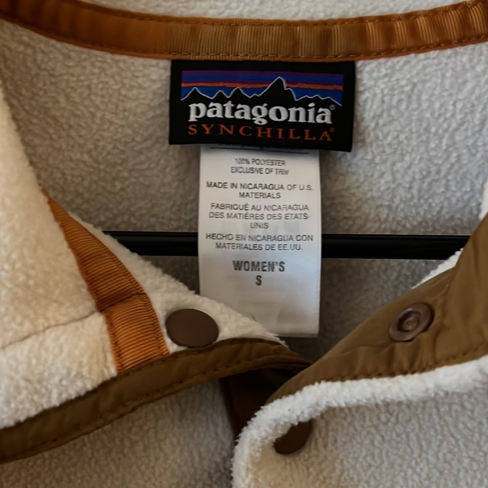Patagonia Two-Tone Cream and Tan Snap Pullover Fleece - Picture 3 of 5